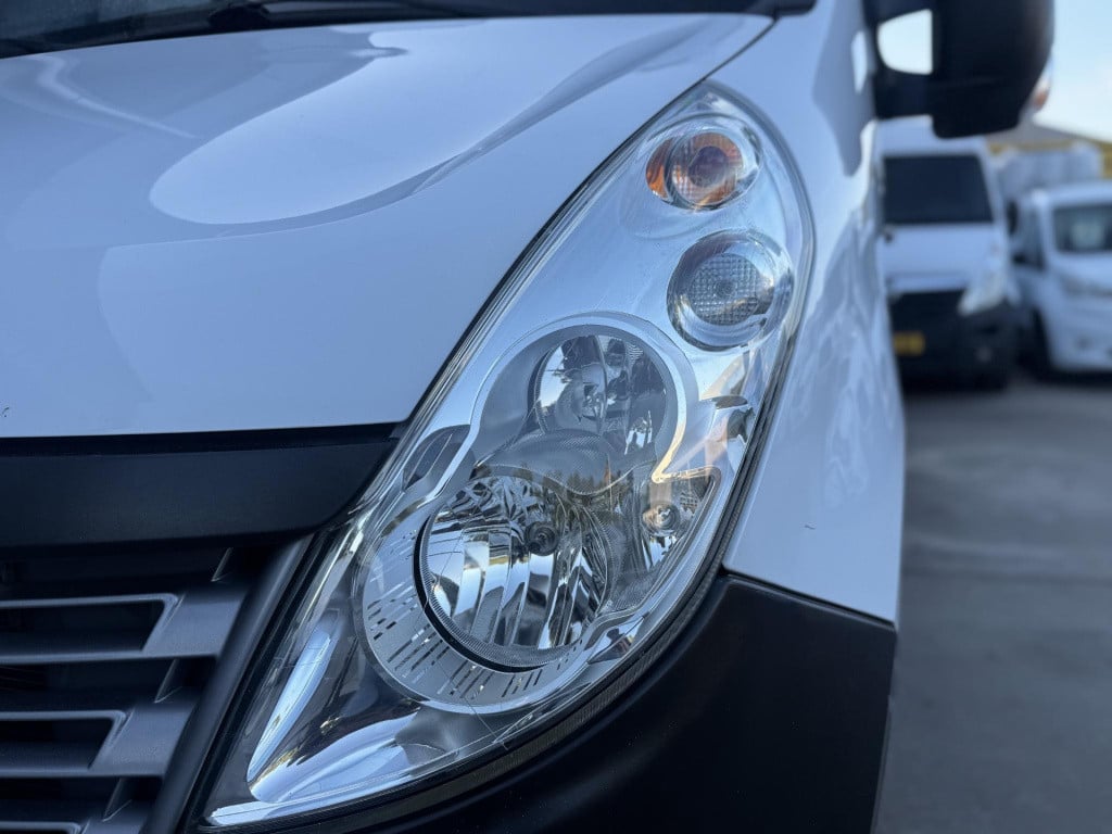 Renault Master t35 2.3 dci l2h2 laadklep / airco / cruise controle / n.a.p 
