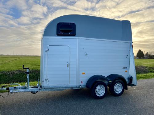 Zo goed als nieuwe aluminium Humbaur Single met zadelkamer