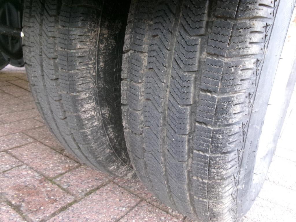 Iveco Daily 35c13 3-zits bakwagen + laadklep euro-5