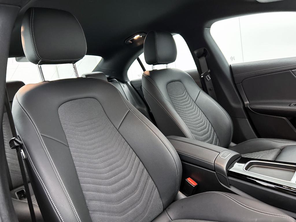 Mercedes-Benz Cla 180 business line | trekhaak | cruise control | stoelverw