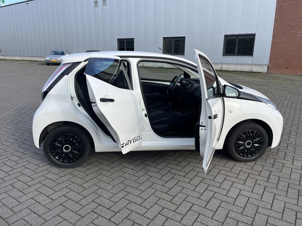 Toyota Aygo 1.0 vvt-i x-now