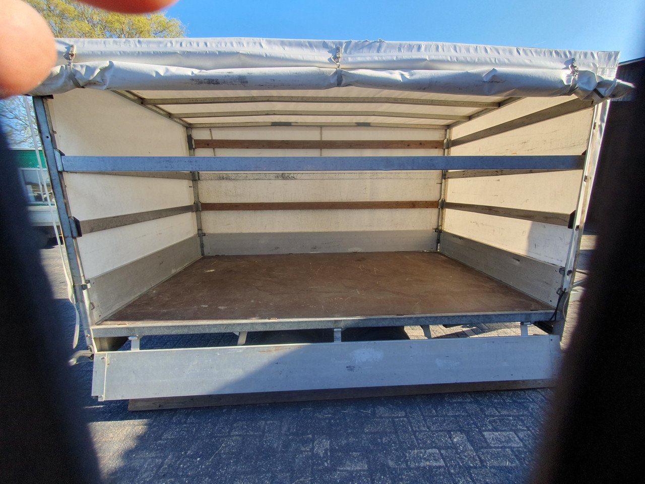 Aanhanger met huifopbouw