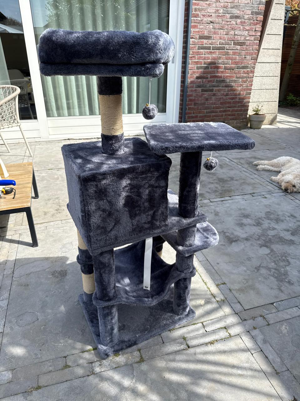 Klimtoren kat ook te gebruiken als krabpaal