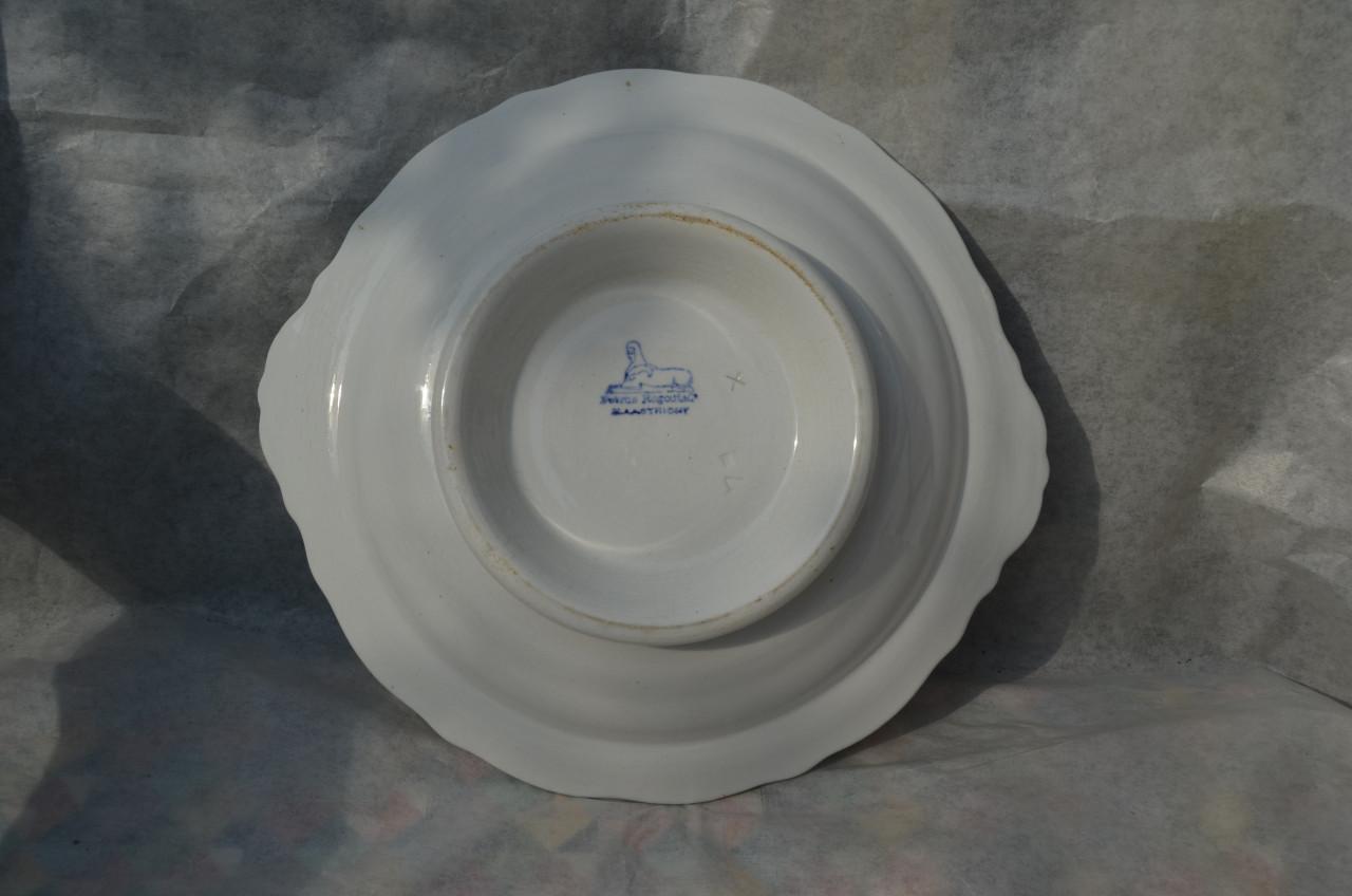 2 Aardewerk dekschalen Regout Maastricht