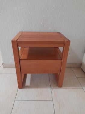 Nachtkastje 35 x 45x 50H (in goede nette staat )