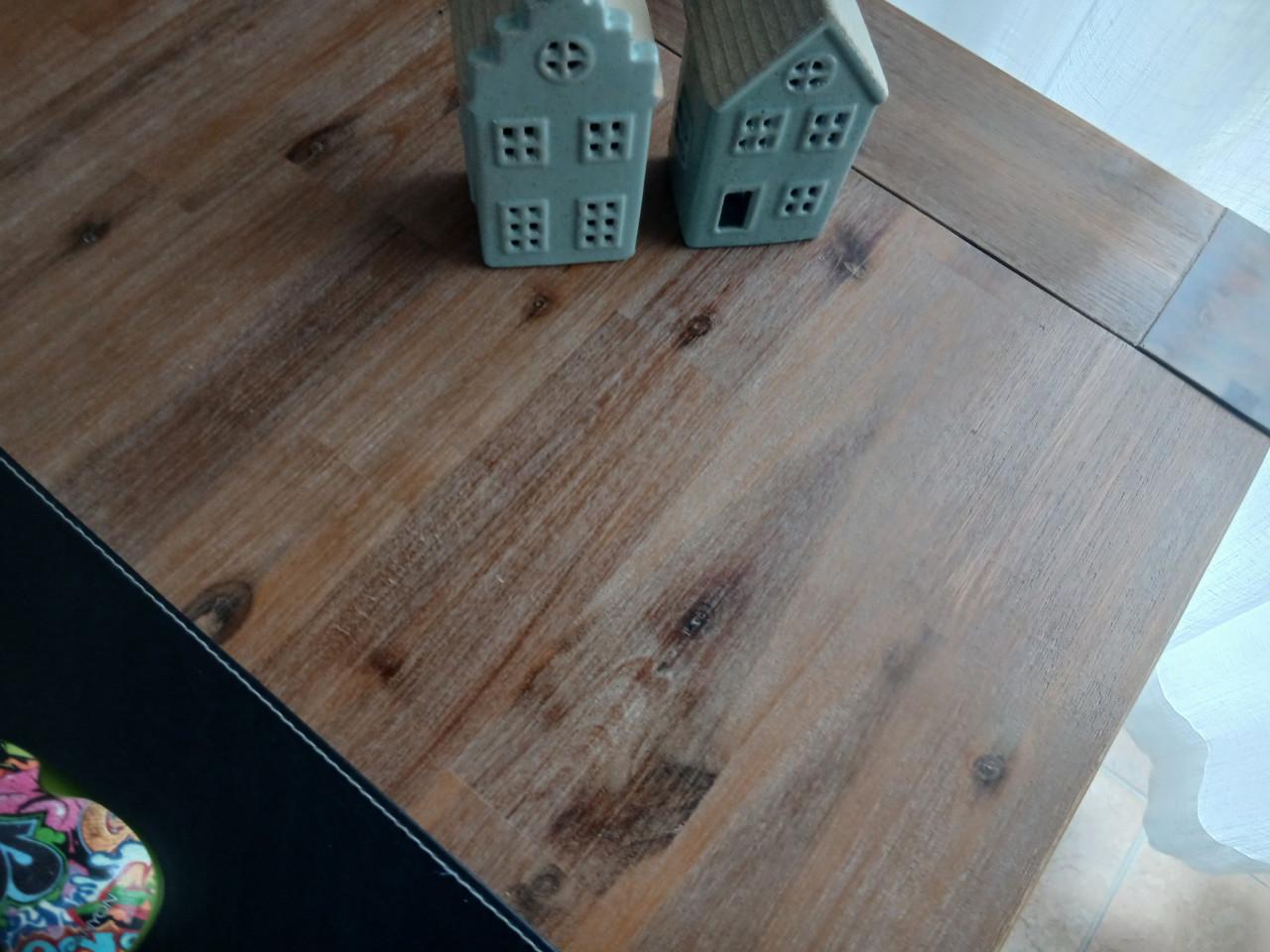 Dressoir, eetkamertafel, stoelen, salontafel