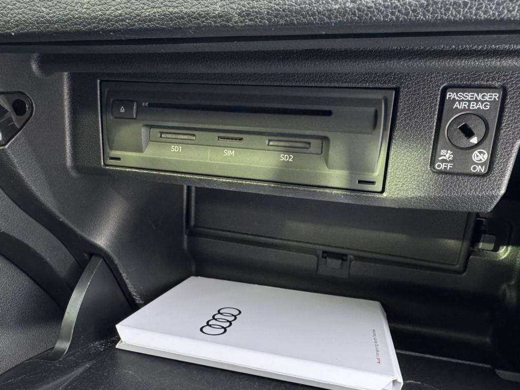 Audi Q2 1.5 tfsi *s edition . virtual * camera * black pack