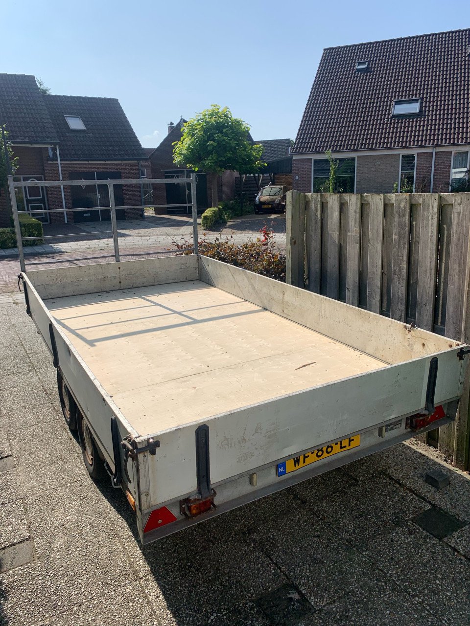 Aanhanger 3000x1900 (geremd) op kenteken