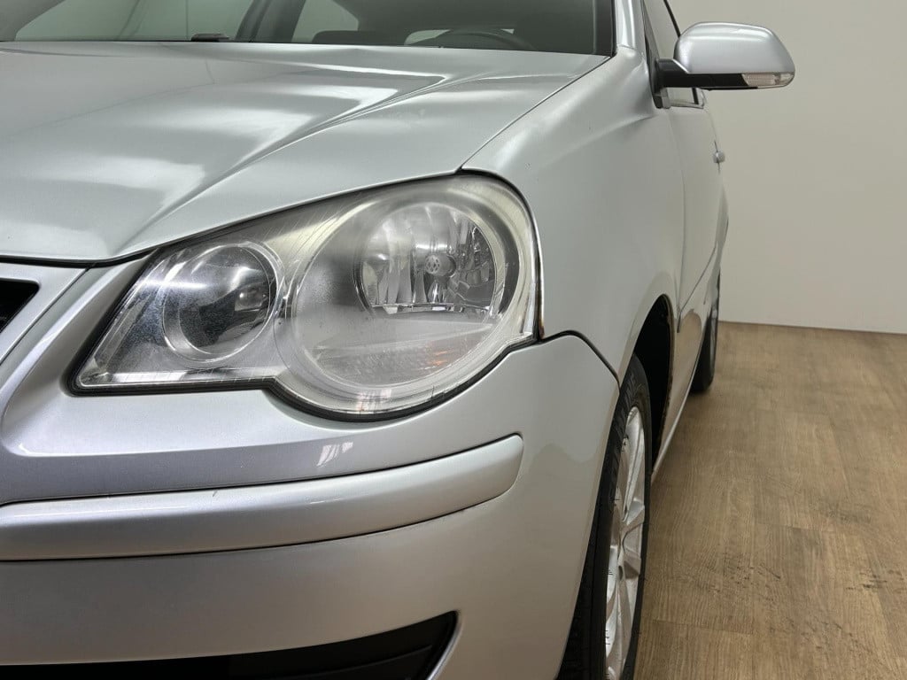Volkswagen Polo occasion 1.4-16v sportline | grijs | automaat | airco | twe