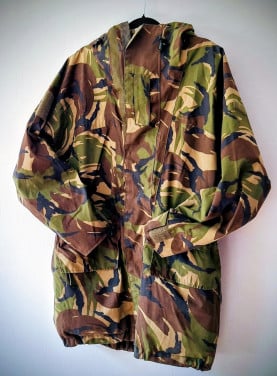 KL Camouflage Parka Waterdicht met capouchon Maat M 38-40 Jagerskleding