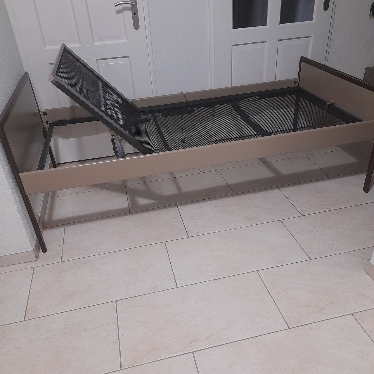 Auping bed 90 x 190 met verstelbare spiraal bodem ( in goede staat )