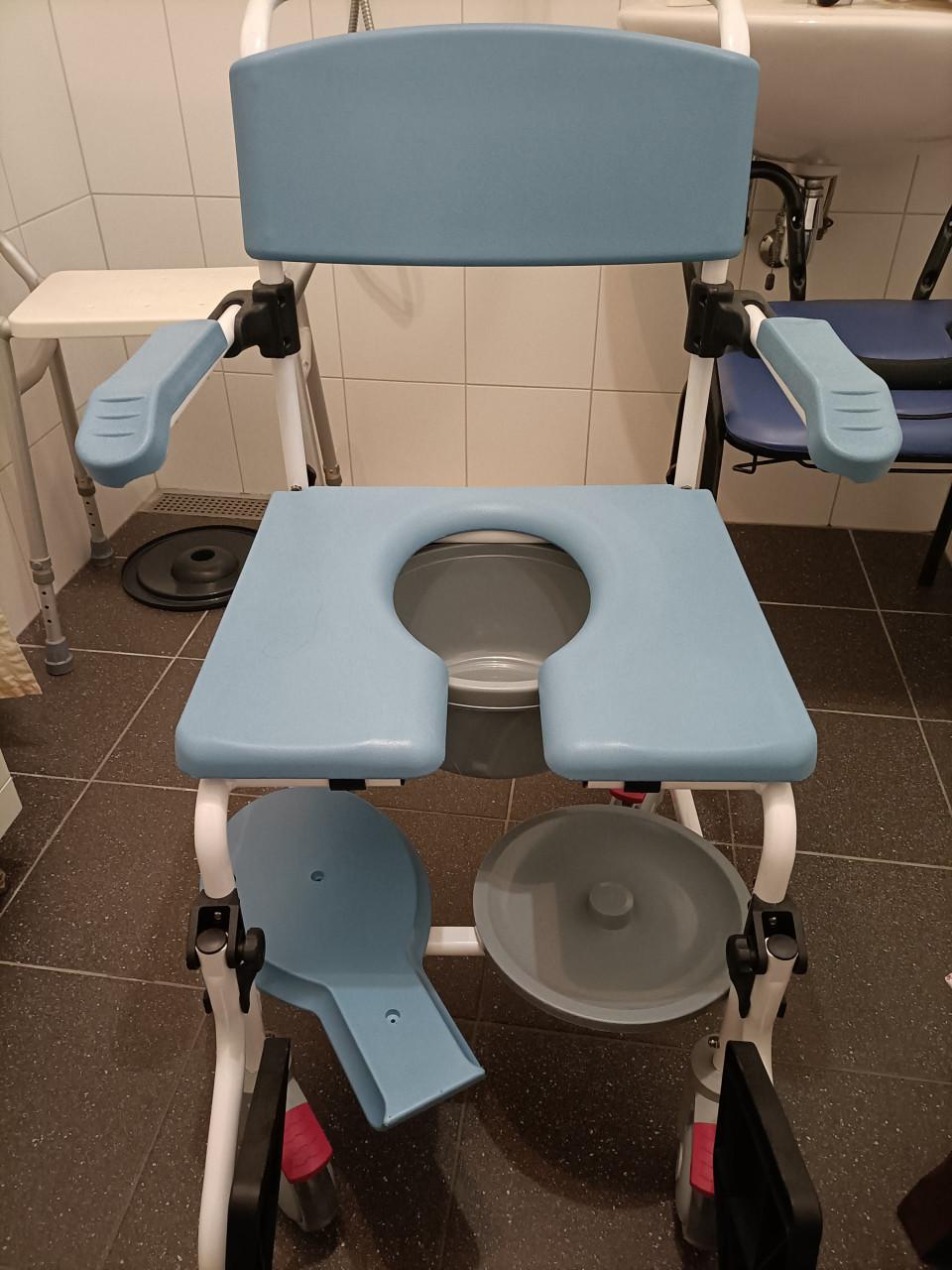 Rijdende wc / douche / postoel
