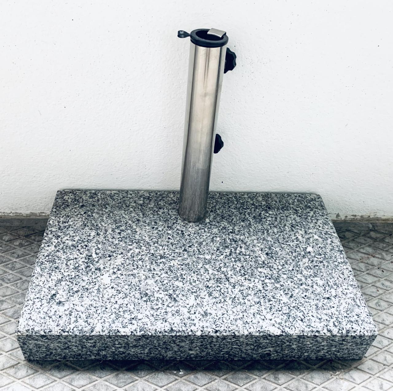 Parasolvoet van graniet z.g.a.n