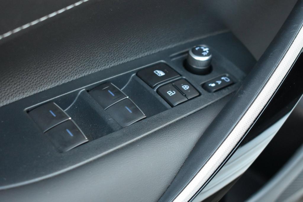 Toyota Corolla 1.8 hybrid dynamic | camera | apple carplay | android auto |