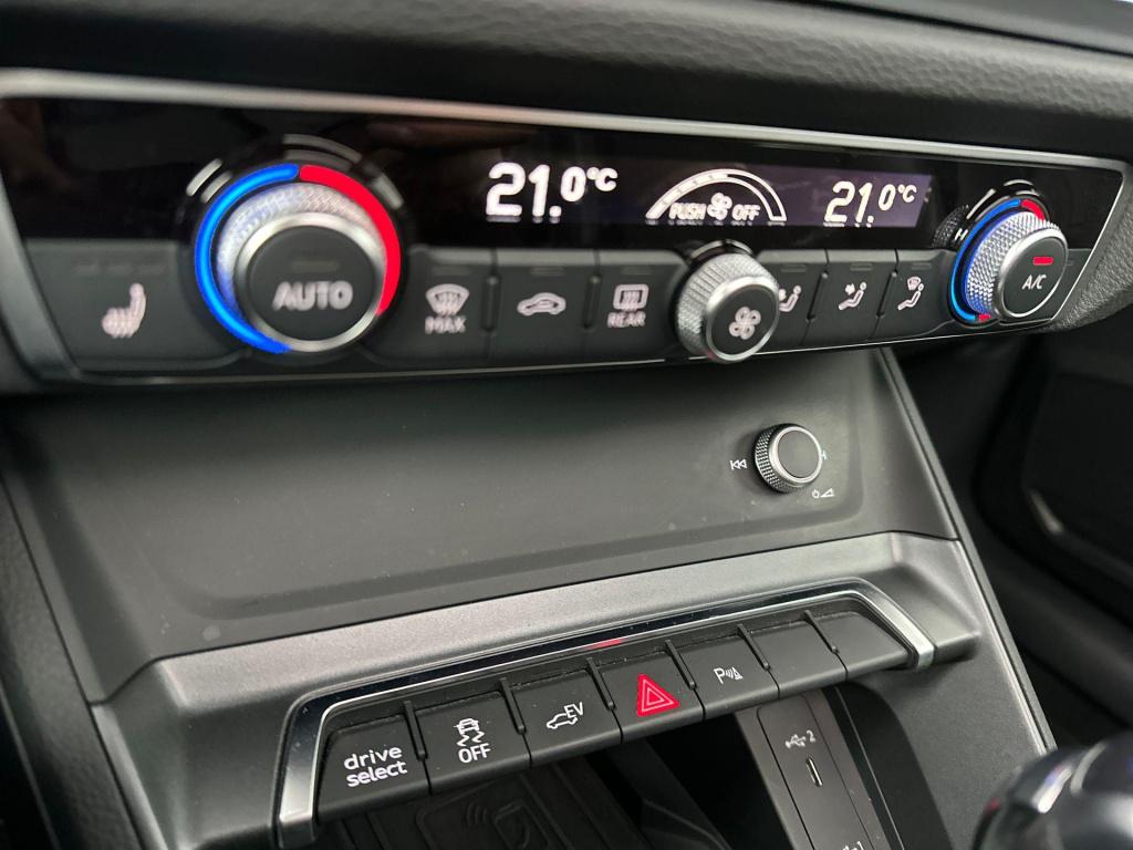 Audi Q3 sportback 45 tfsi e s-line pano camera acc lane