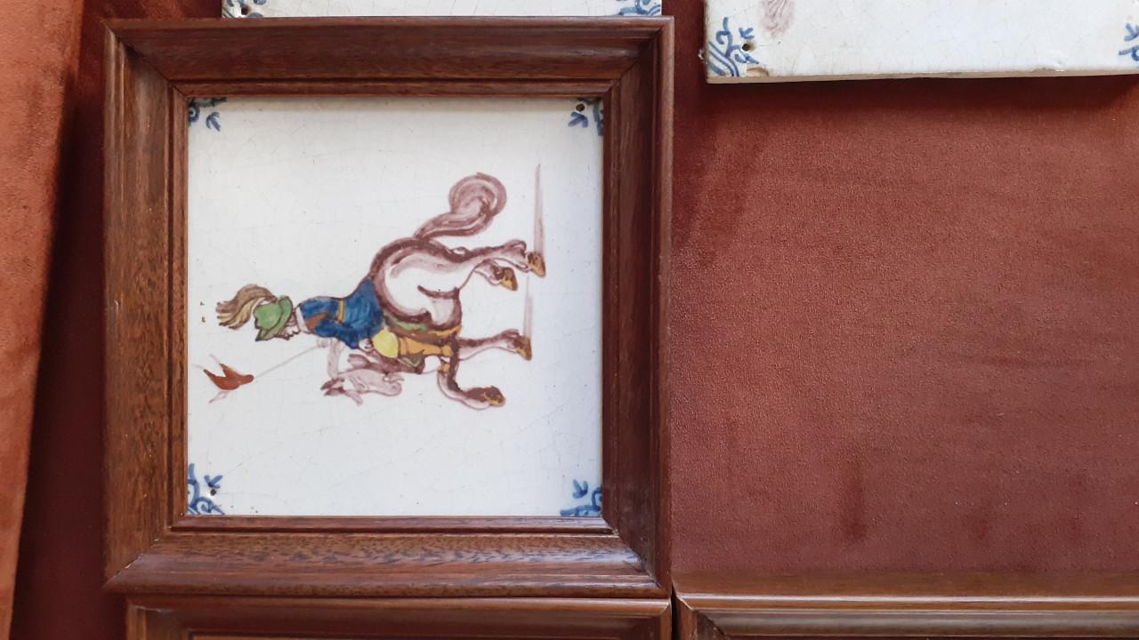 11 x Antieke tegels met Paarden & Hobbelpaard van de Kermis.!