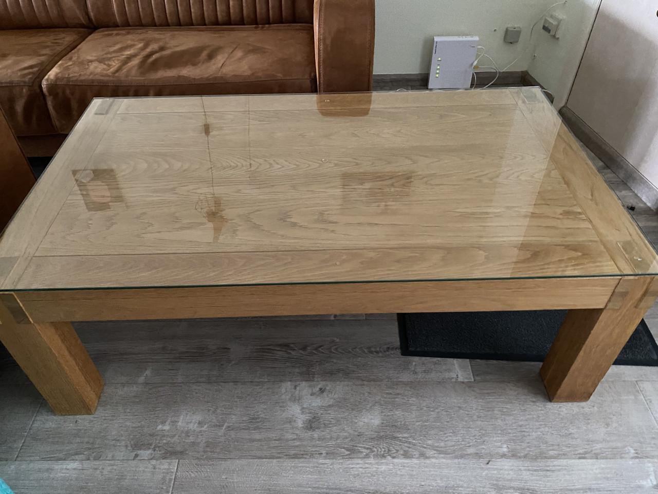 Licht eiken salontafel met glasplaat