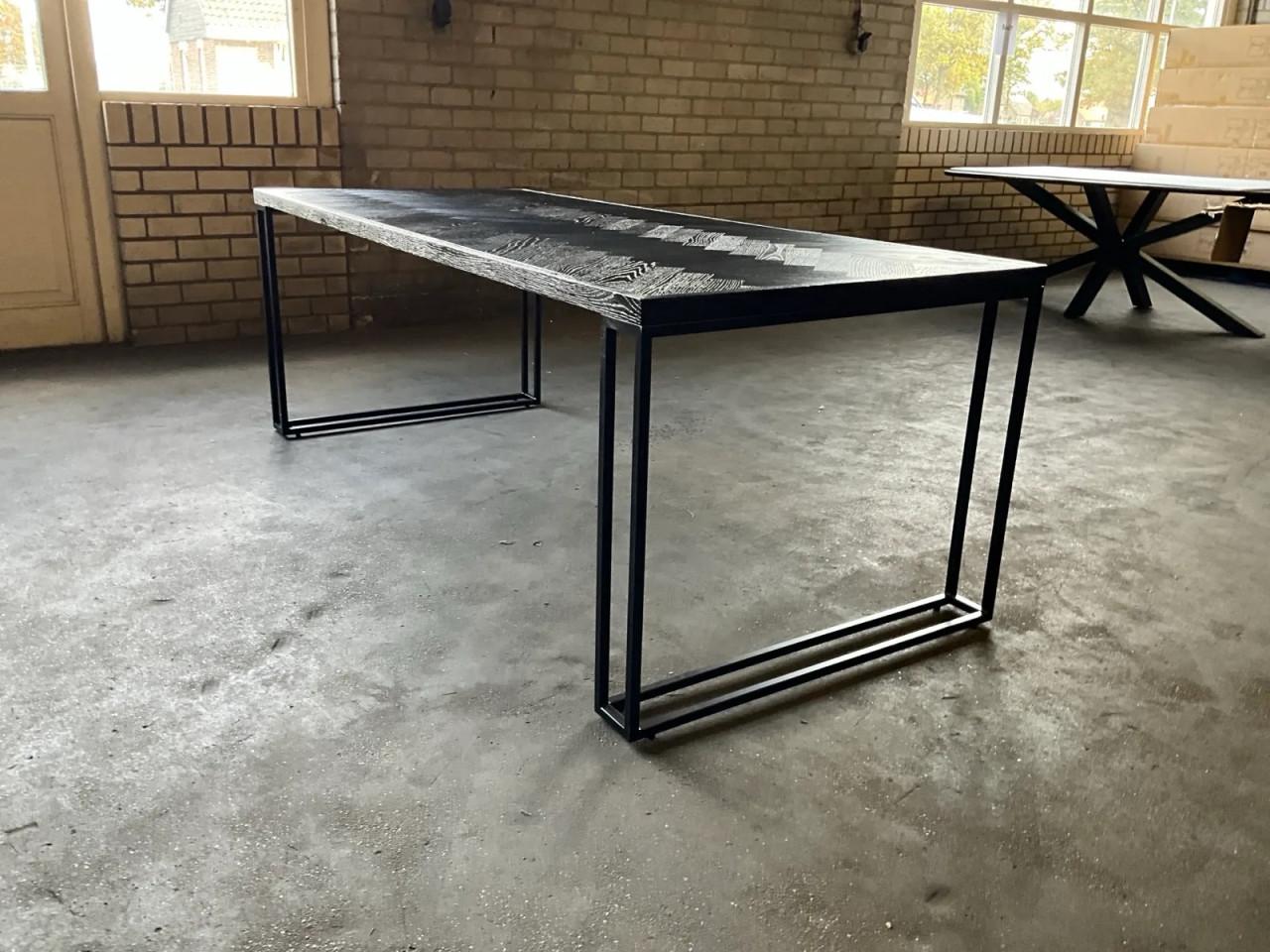 Nieuwe industriële tafel met visgraatmotief 190 x 95 cm