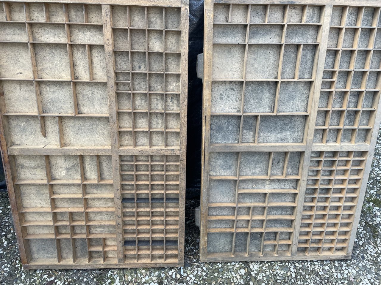 35x antieke letterbakken 83x53x4 cm  Drukkerij lades 1930s/40s