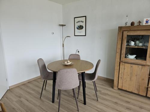 Eethoek met 4 stoelen