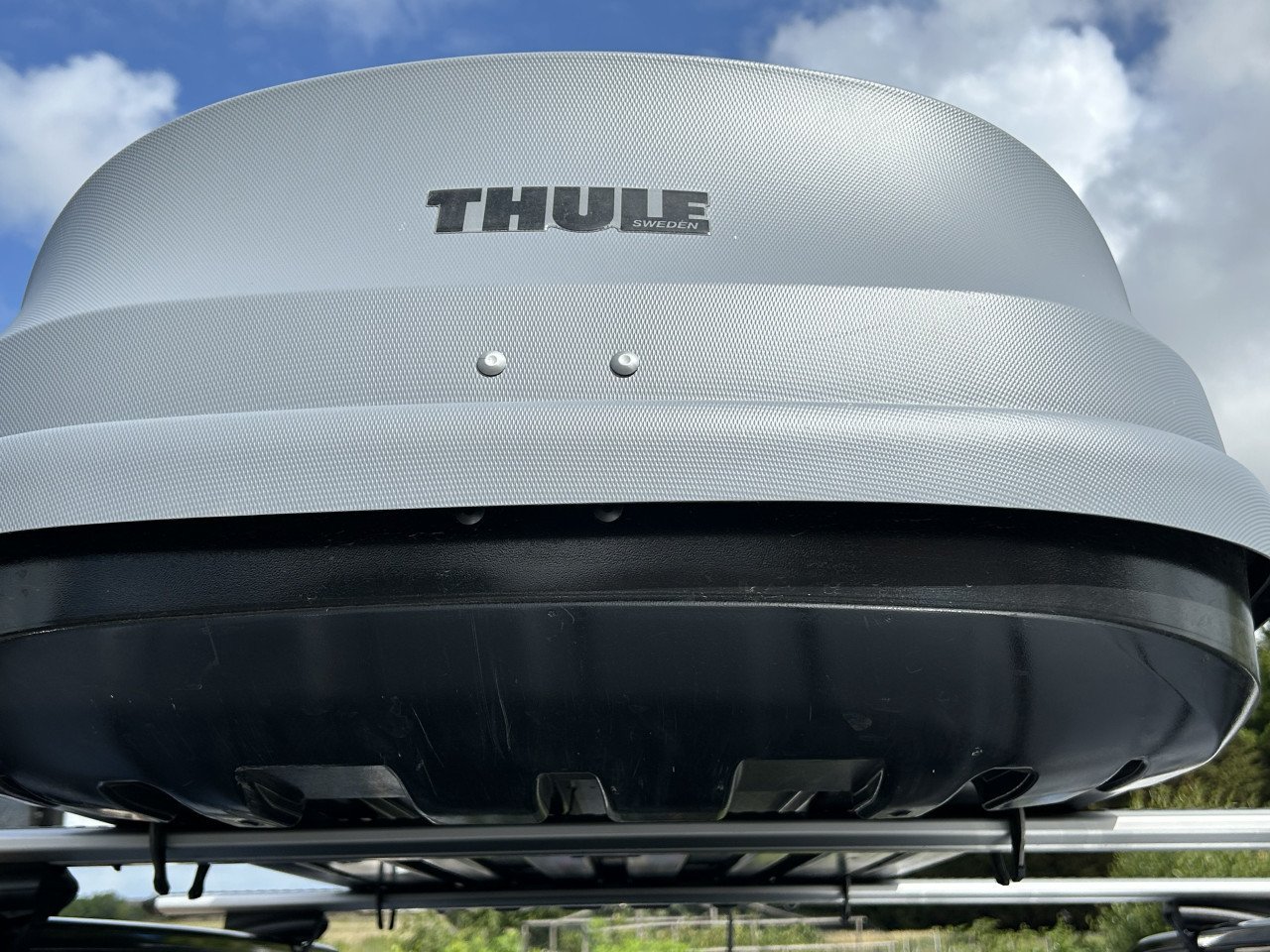 Thule Pacific 200 dakkoffer + dwarsstangen