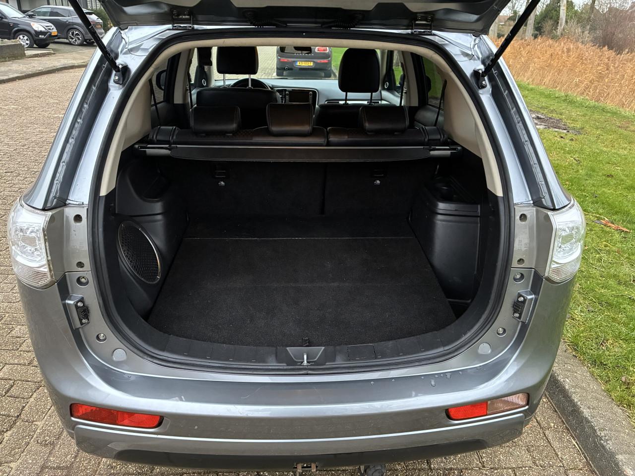 Mitsubishi Outlander PHEV 2014