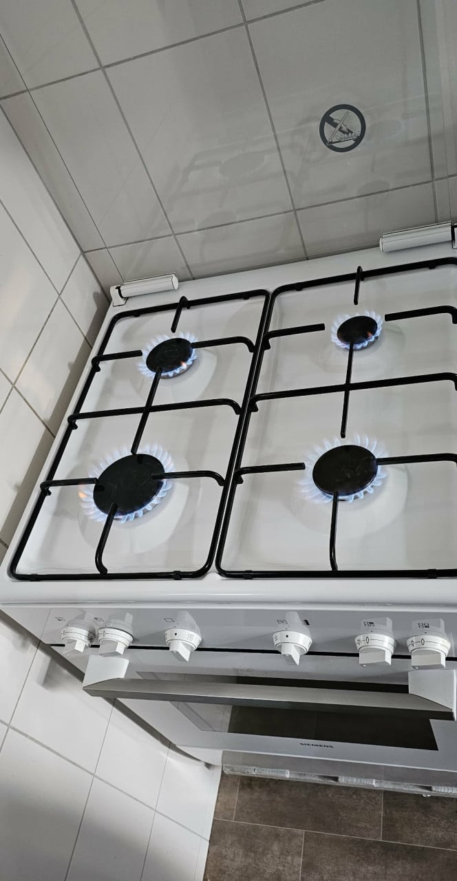 Keuken set koelkast en fornuis in prima staat