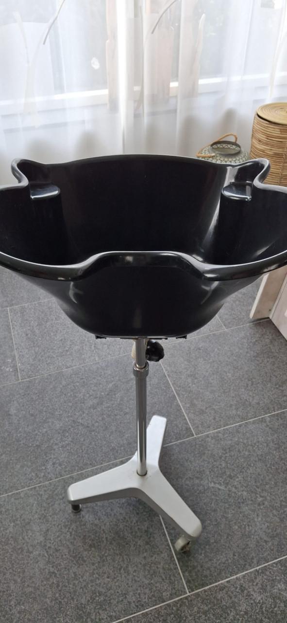 Kantelbare kapperswasbak