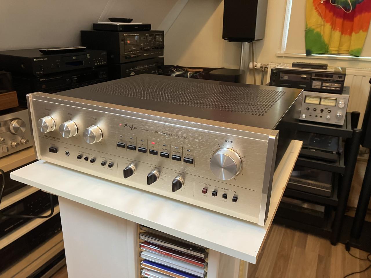 Accuphase E-205 champagne full service garantie keurige staat Phono MM + MC