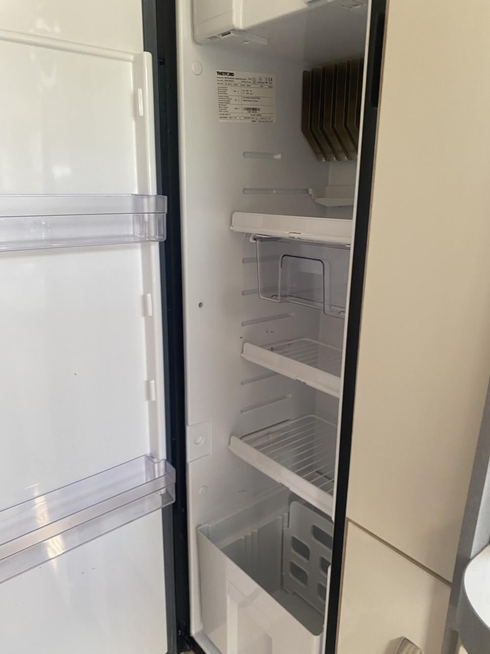 Elnagh T-Loft 450 - Prachtige 4 persoons half-integraal.