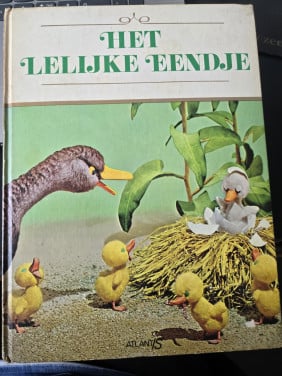 Boek : Het Lelijke Eendje 1973 1e druk