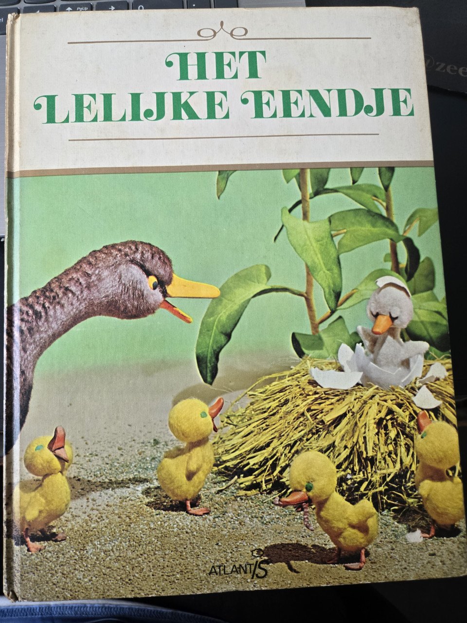 Boek : Het Lelijke Eendje 1973 1e druk