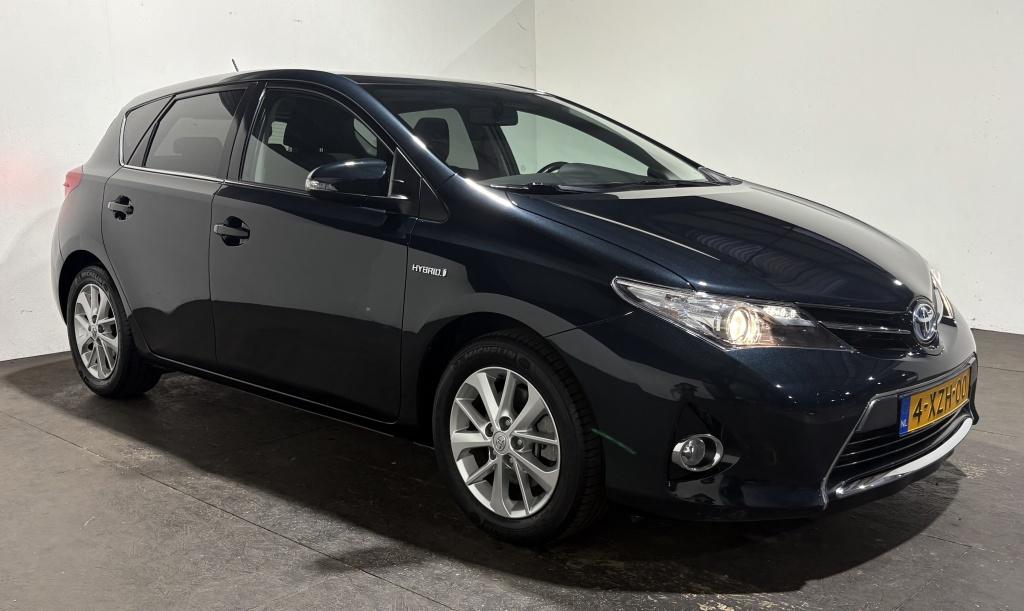 Toyota Auris 1.8 hybrid lease | panodak | navi | camera |
