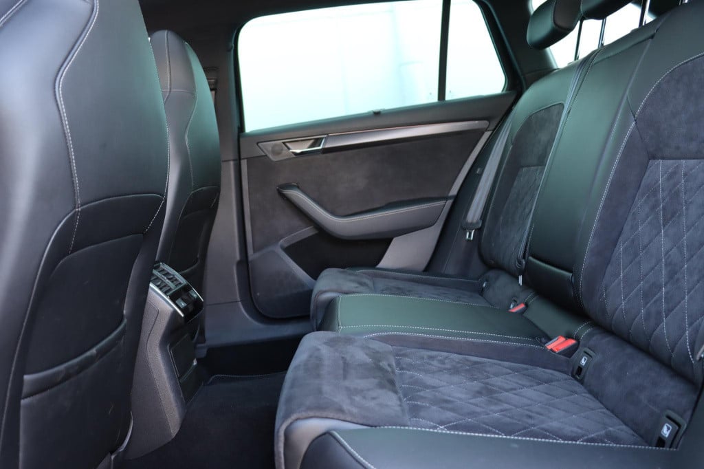Skoda Superb combi 1.4 tsi iv sportline business