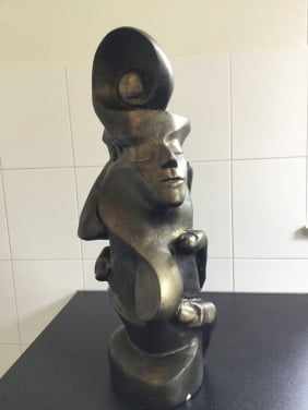 2 Beelden van kunsthars in bronskleur