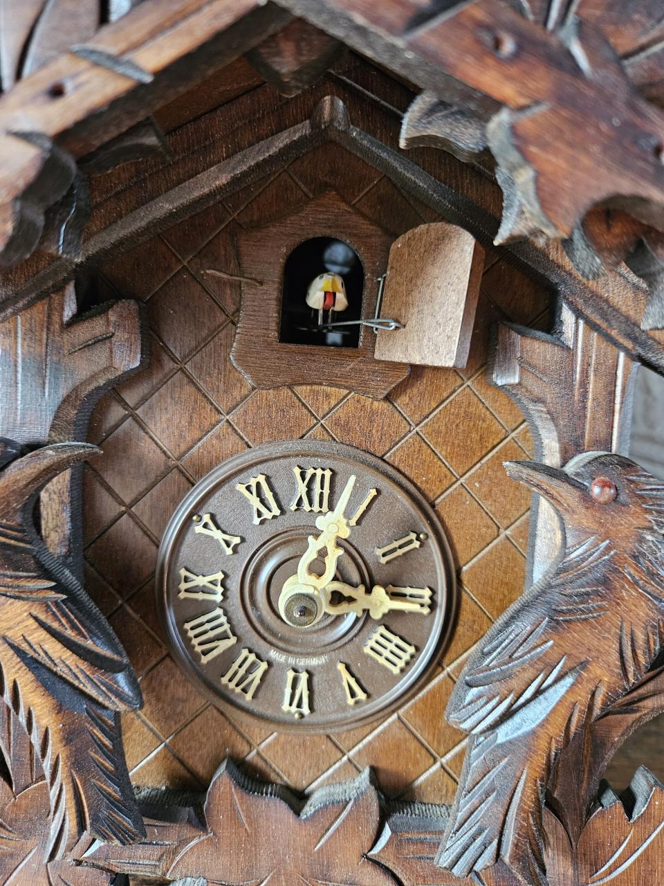 Antieke Koekoeksklok met Hertenkop en Jachttafereel