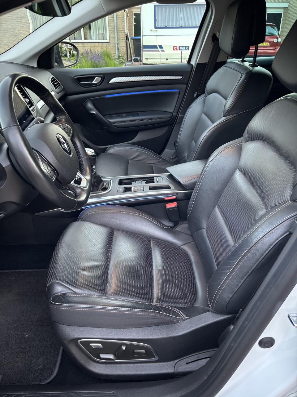 Te koop zeer nette Renault Megane Estate one editie 01-2021 141pk