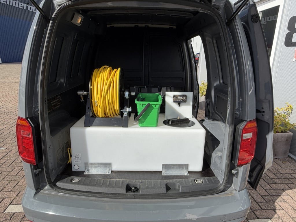 Volkswagen Caddy 2.0 tdi glaswas inrichting.