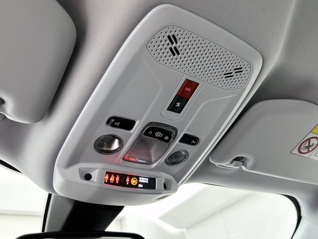 Peugeot 2008 130 pk automaat active pack | camera | parkeersensoren | apple