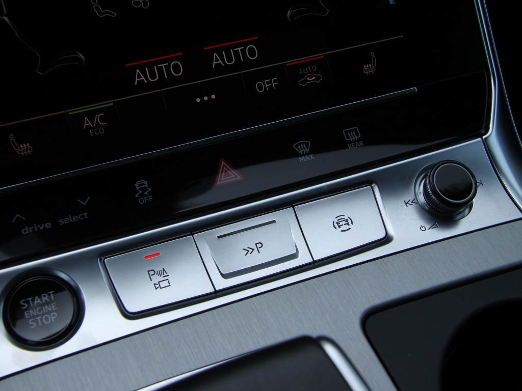 Audi A6 avant 55tfsi e hybrid 367pk quattro competition s-line | pano dak |