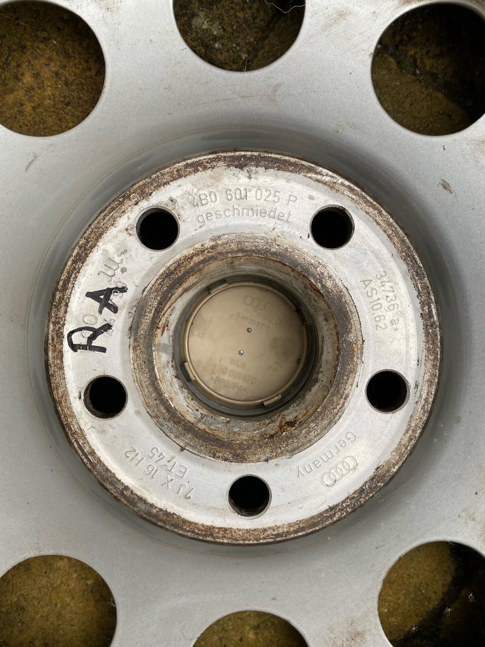 Winterbanden met velg.