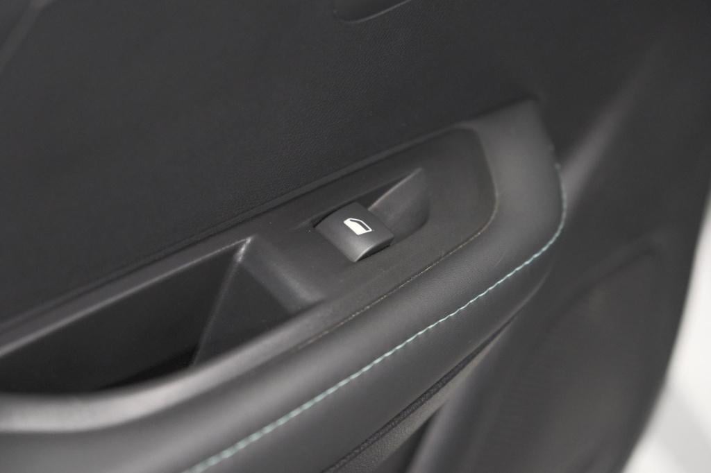 Peugeot 208 puretech 100 allure | camera | apple carplay | parkeersensoren 