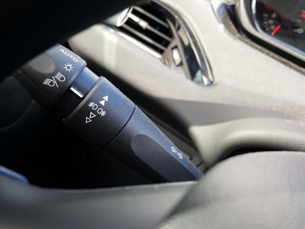 Peugeot 208 1.2 vti 82pk 5d envy navigatie | cruise & climate control | par