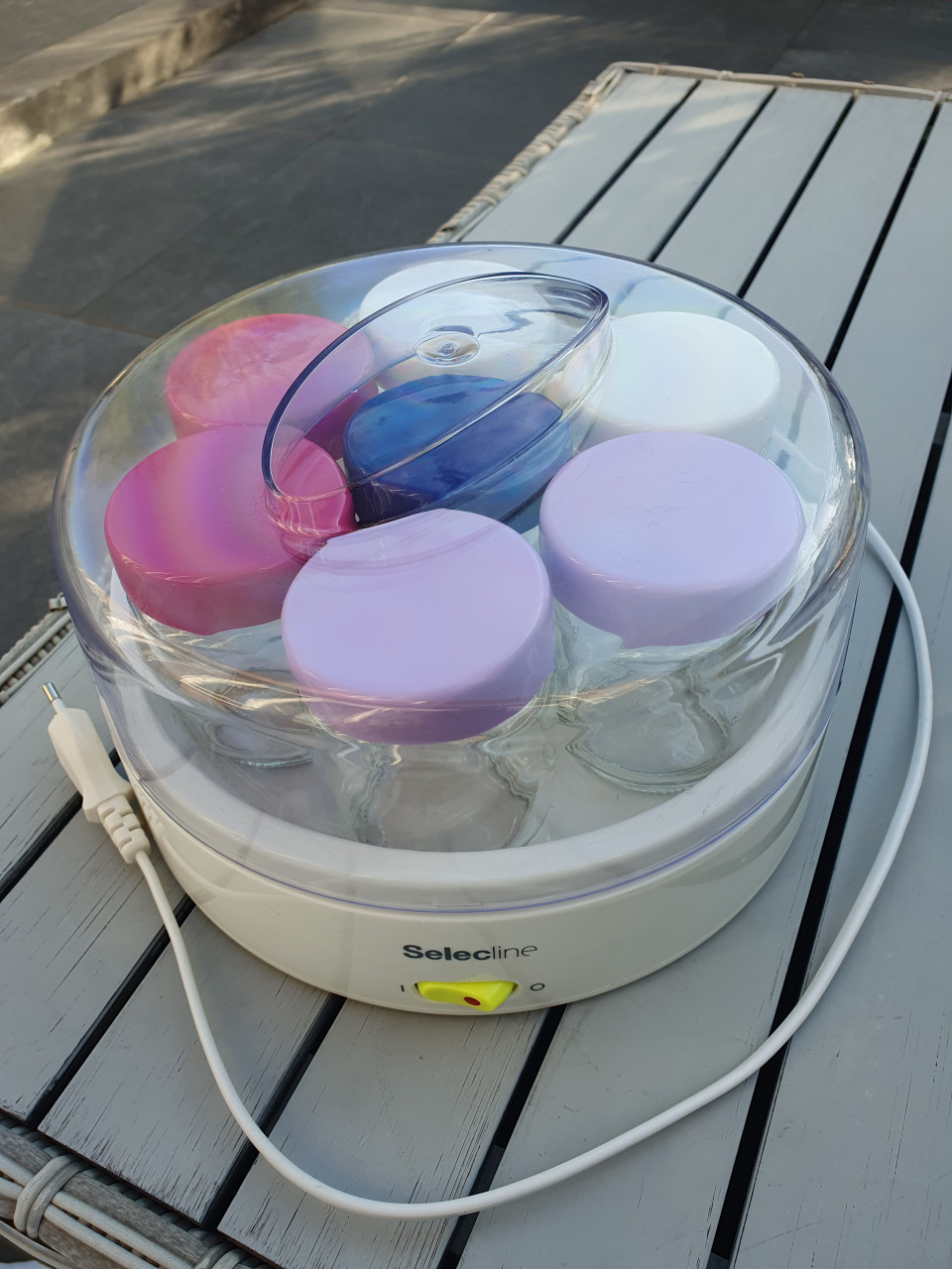 Prachtige kleurrijke vintage Selecline EP2136 Yoghurt Maker....