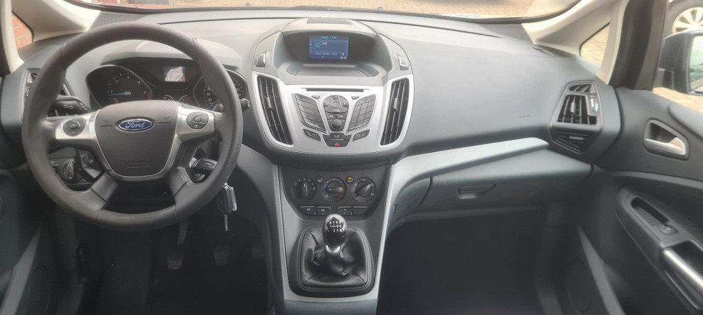 Ford C-max 1.6 tdci trend . dakdrager en set winterbanden bijgeleverd , gee