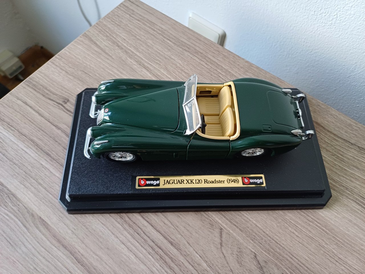 Jaguar XK120 Roadster (1948) - Bburago 1:24