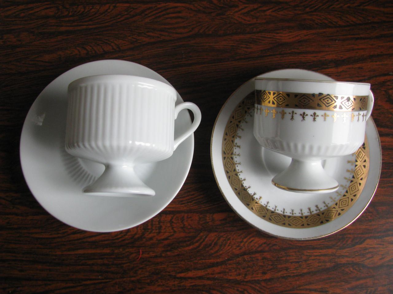 2 Oude kop en schoteltjes.