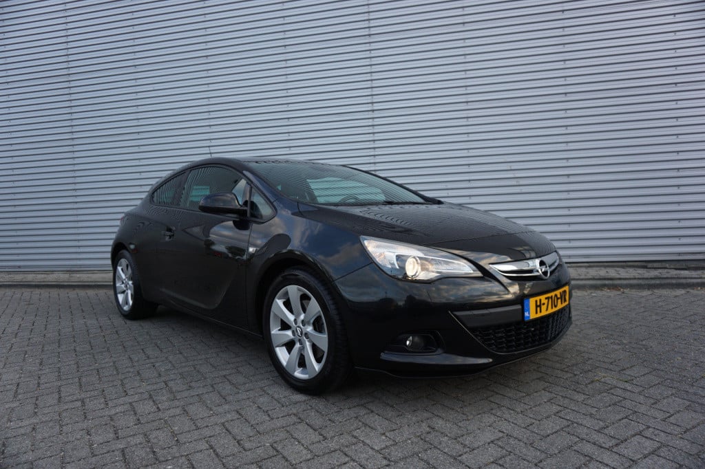 Opel Astra gtc 1.4 turbo sport airco / cruise / parkeers. / lm velgen / tre