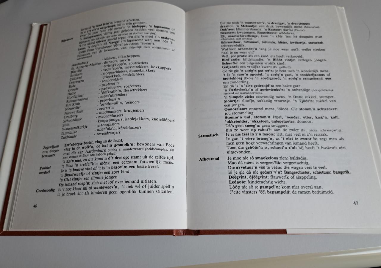 Dialect boekje van West Zeeuws Vlaanderen aangeschaft 1986.