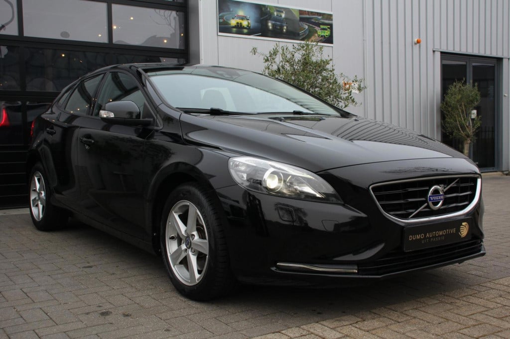 Volvo V40 1.6 t2 you! - xenon - cruise - pdc - high perf audio - dealer oh!